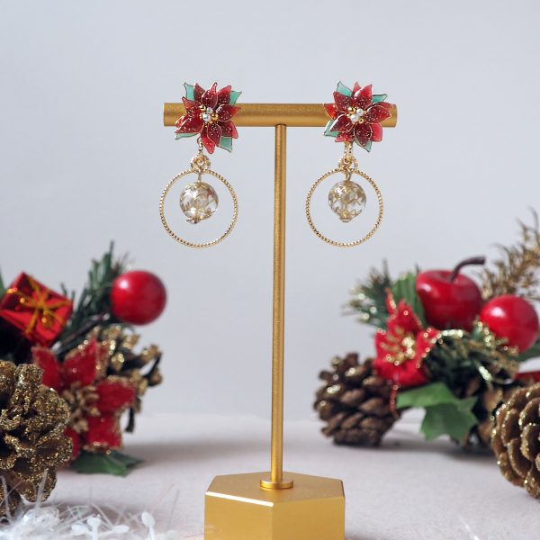 poinsettia bauble 1