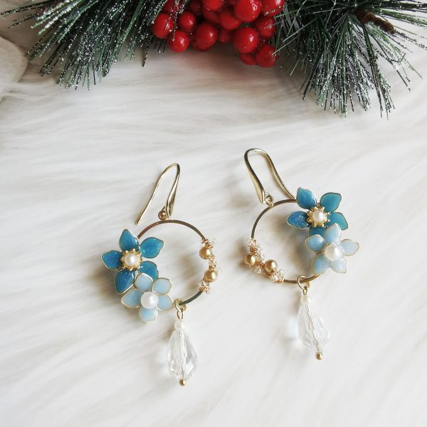winter blossom flowers dangle