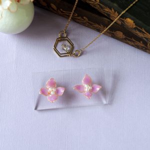 four petal pink